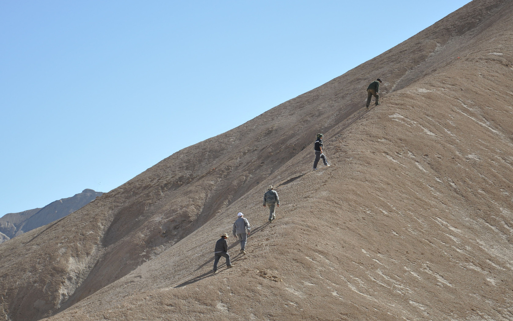 翻山越岭.jpg