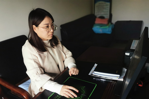 杨娜.jpg